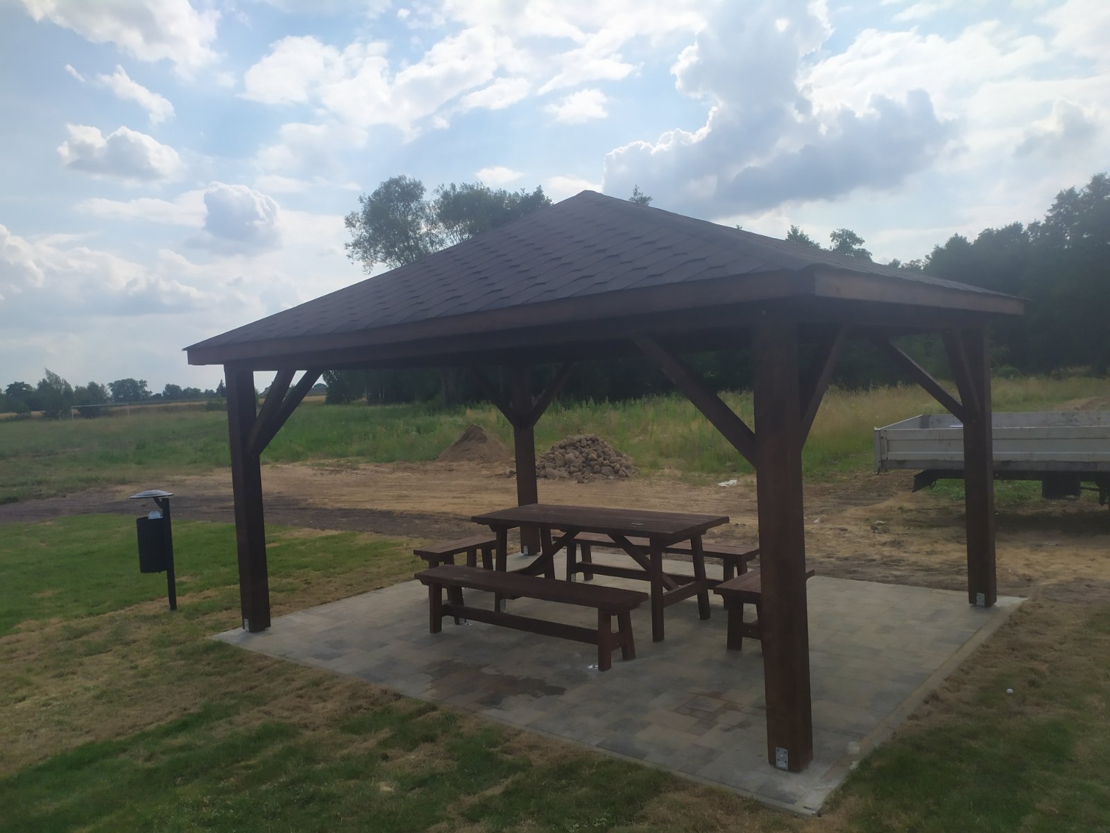 IMG-f9e1f5ba2494000f9537e99bc38fe1f3-V (2)