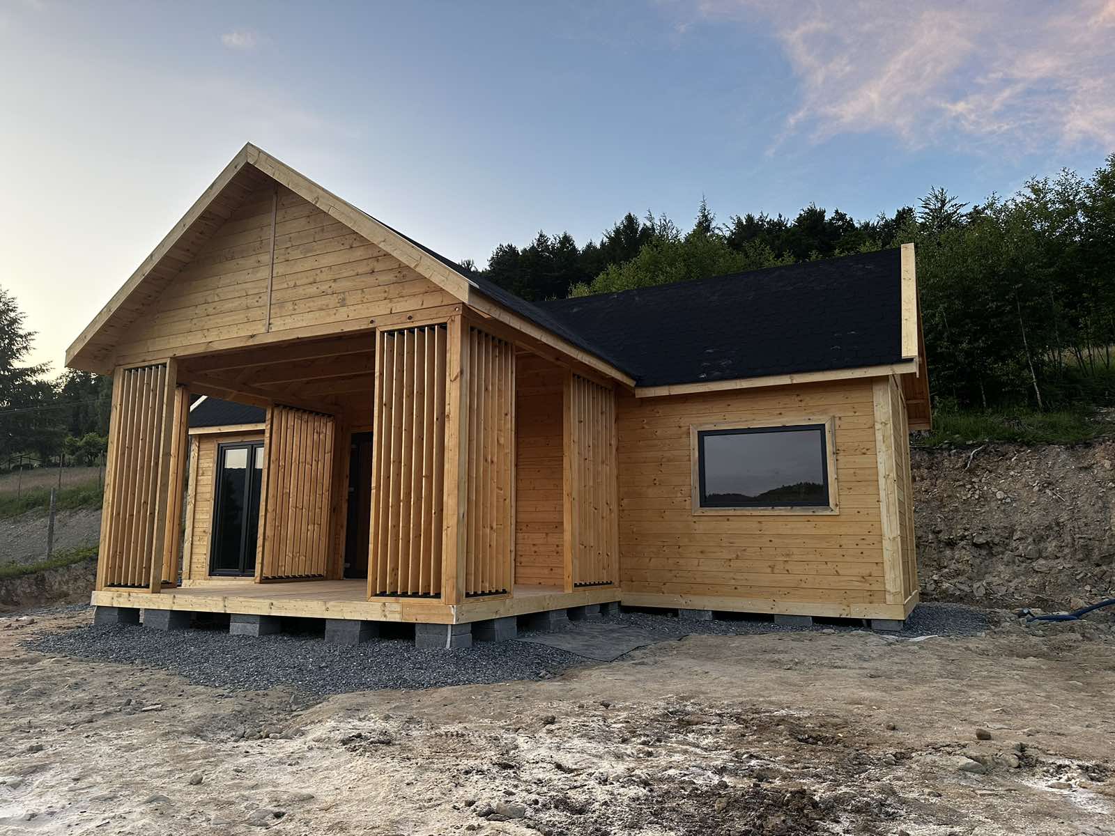 IMG-189b8fb505b9d5d04a790440b7d9910e-V (1)